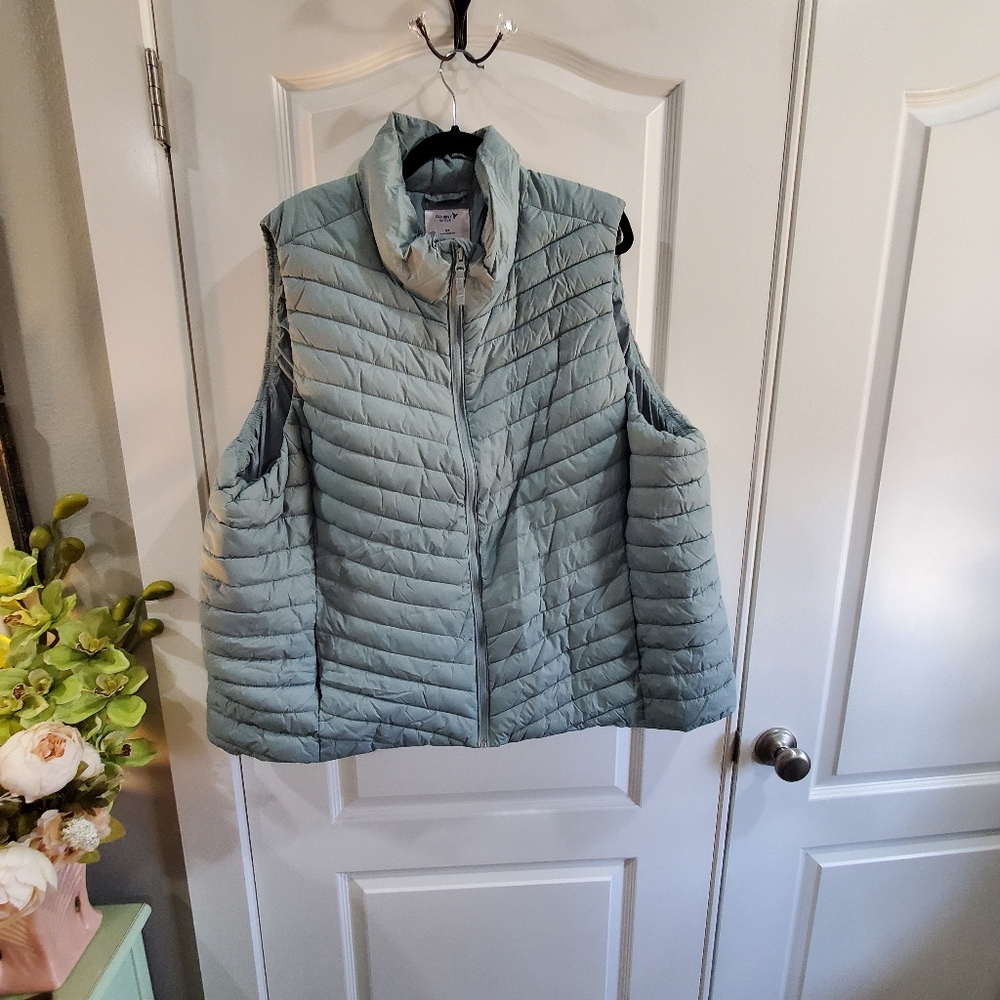 Old Navy Puffer Vest